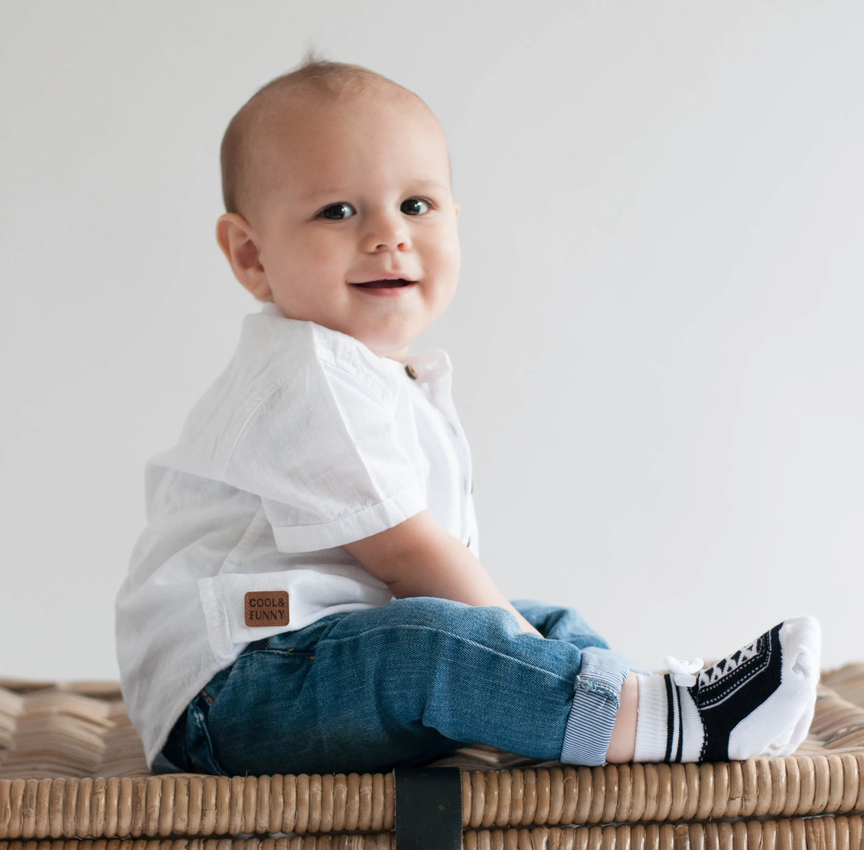 STEPPING OUT shoe-design socks. With faux shoelaces and anti-slip soles. 6 pairs. 12-24 months